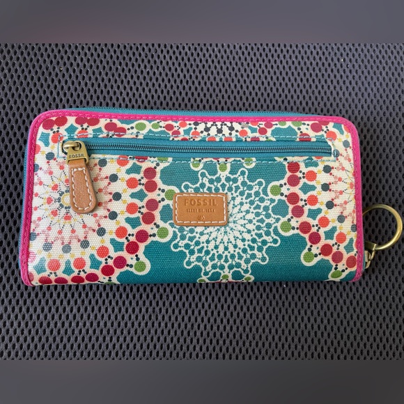 Fossil Handbags - EUC Fossil Floral Print Wallet